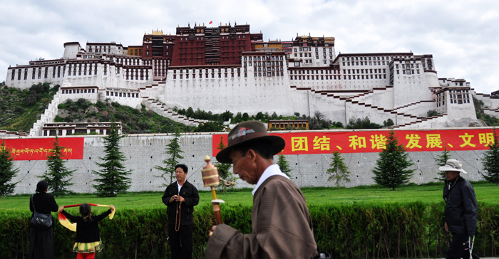 西藏转经筒风情 (1).jpg