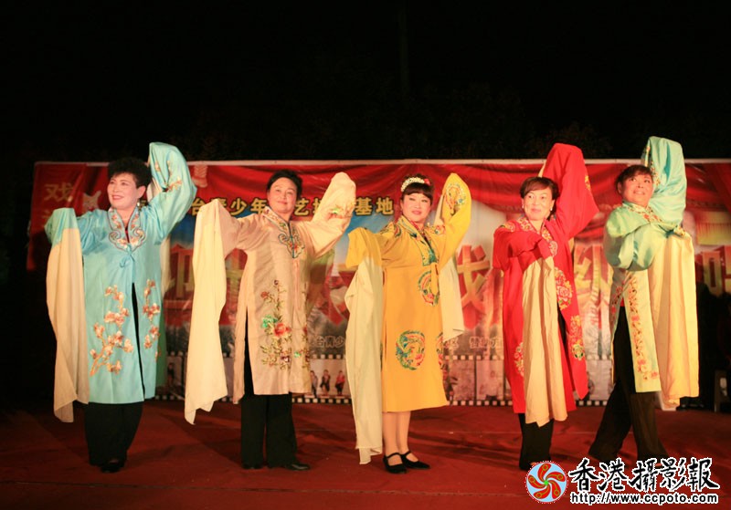 学旦角耍水袖.JPG