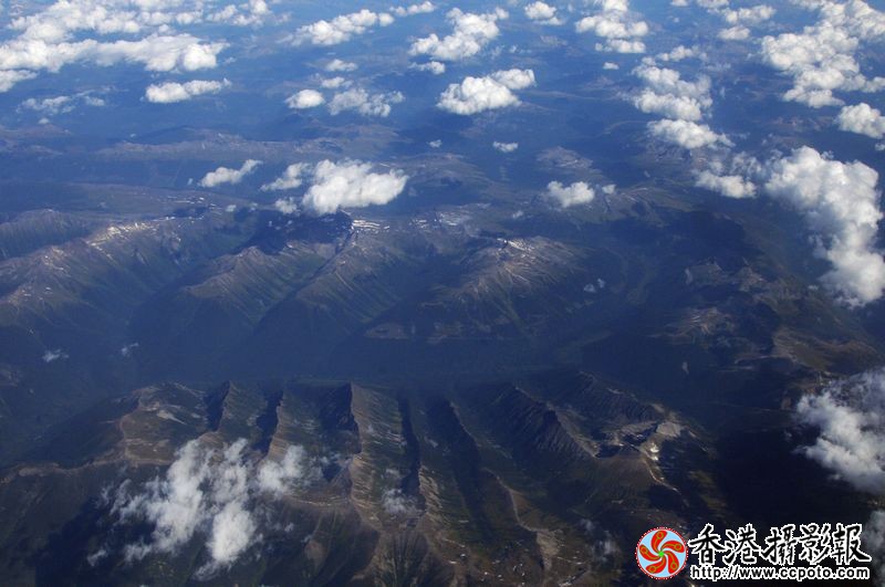 白云、山岭