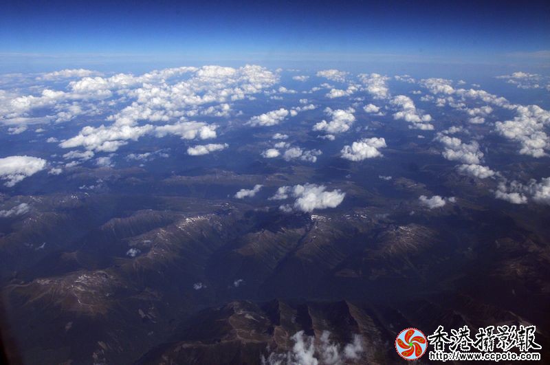 白云、山岭