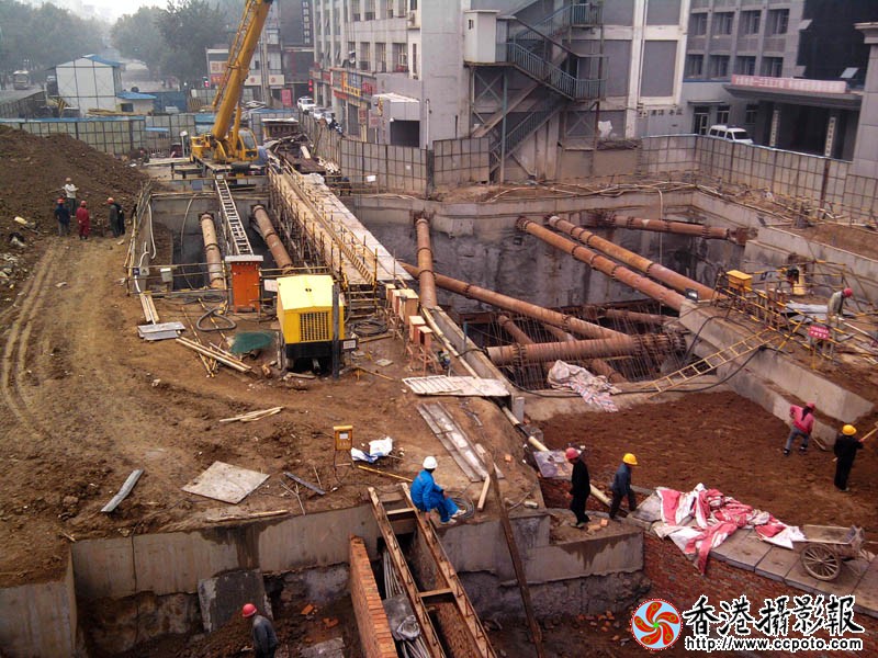 修地铁.jpg