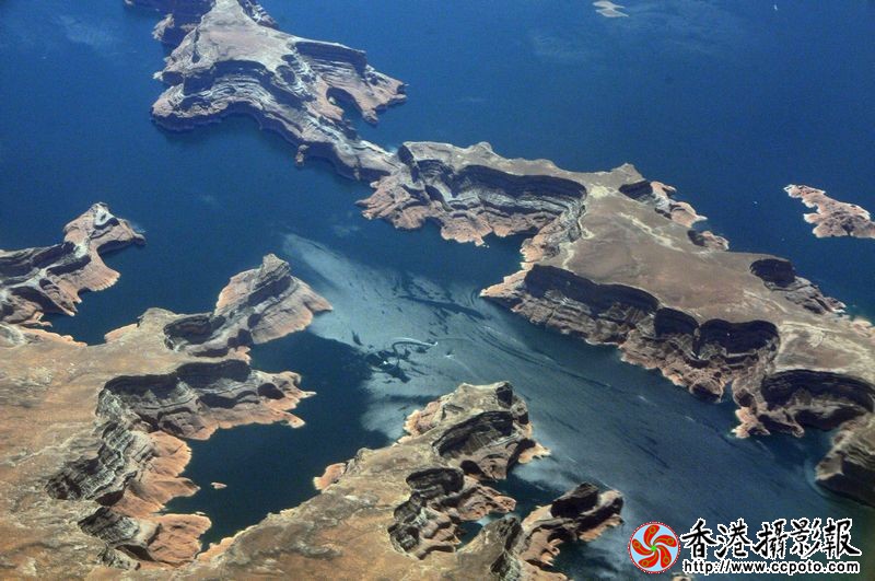 峡谷湖泊