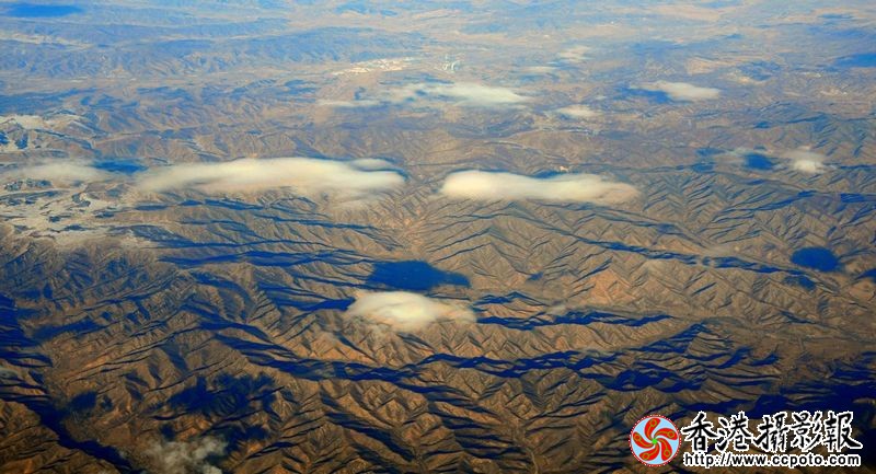 崇山峻岭