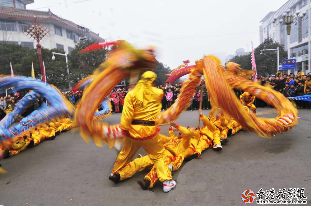 青黄狂龙闹元宵  天地飞舞嬉新春二_01.JPG
