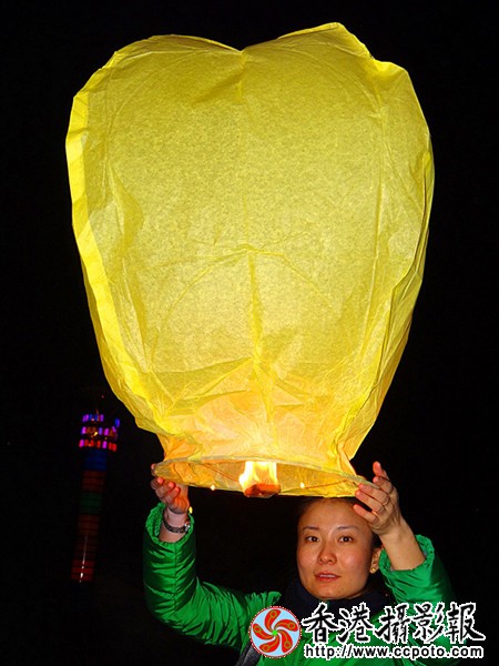 元宵节的月亮礼花孔明灯