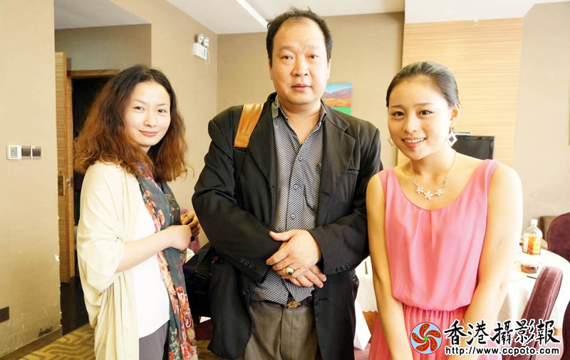 电影《快递》、《丅度青春》在海峡西岸厦门举行新闻发布会本报记者胜利、海燕采访演员.jpg