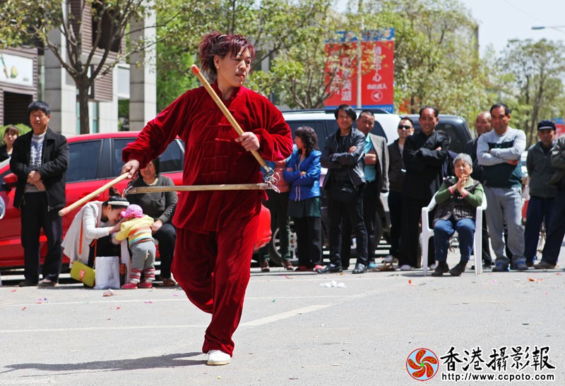 女子三节棍7588.jpg