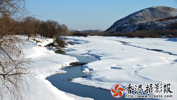 2.冰河里的春天.jpg
