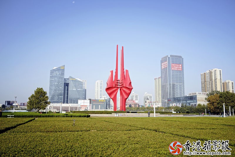 广场之晨1..jpg