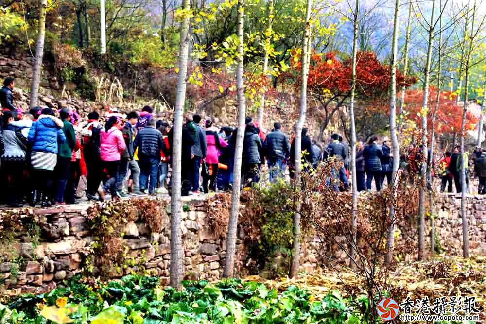 迎亲路上.JPG