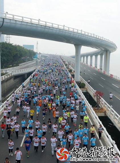 图为：2014年厦门国际马拉松赛道一景.JPG