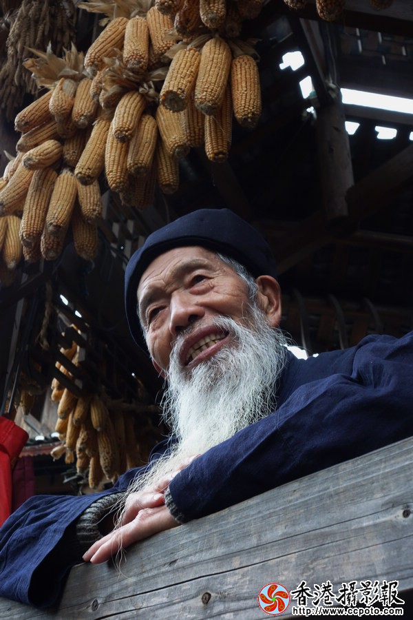 苗族老人-01.jpg