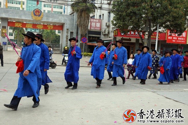 闽南林氏官厅道台公巡境巡香祈平安文艺联欢活动理事会成员一马当先.JPG