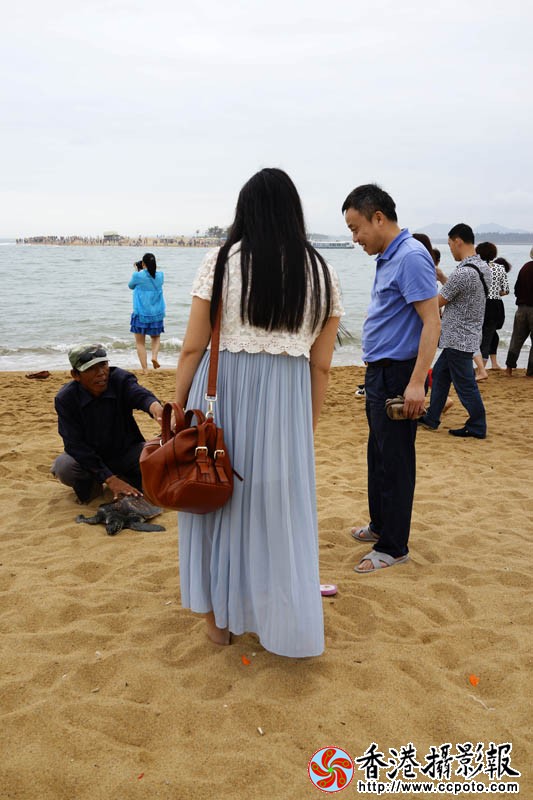 玉带滩上抱龟人5..jpg