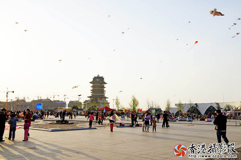 书法广场风筝会3..jpg