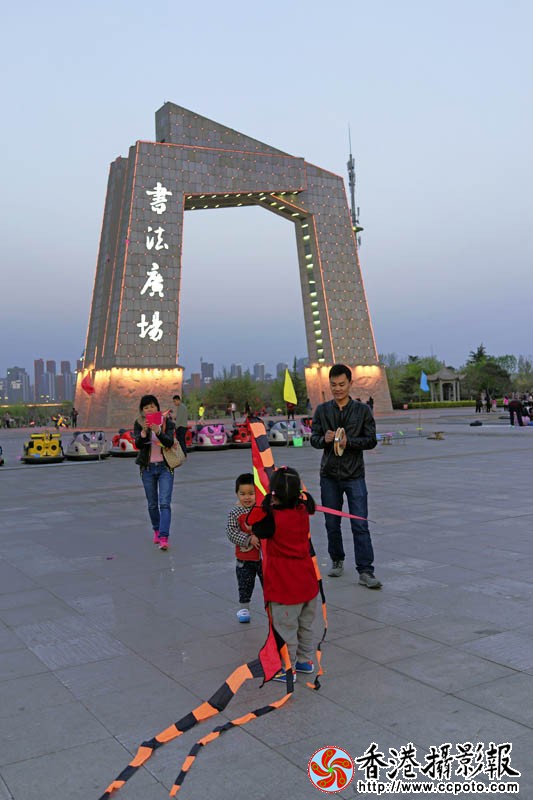 书法广场风筝会11..jpg