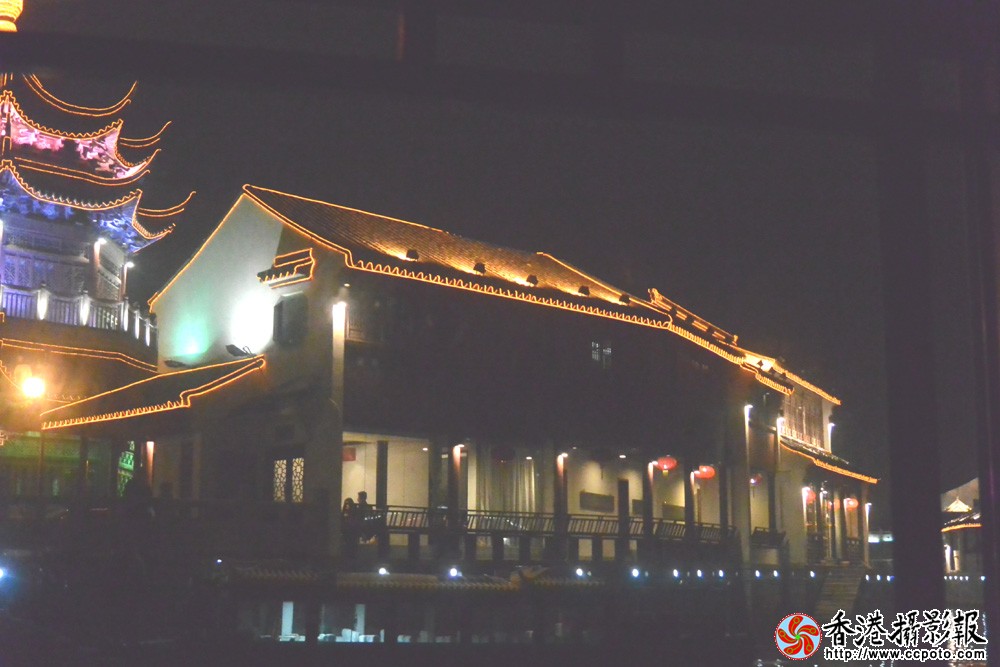 夜晚游苏州河.jpg