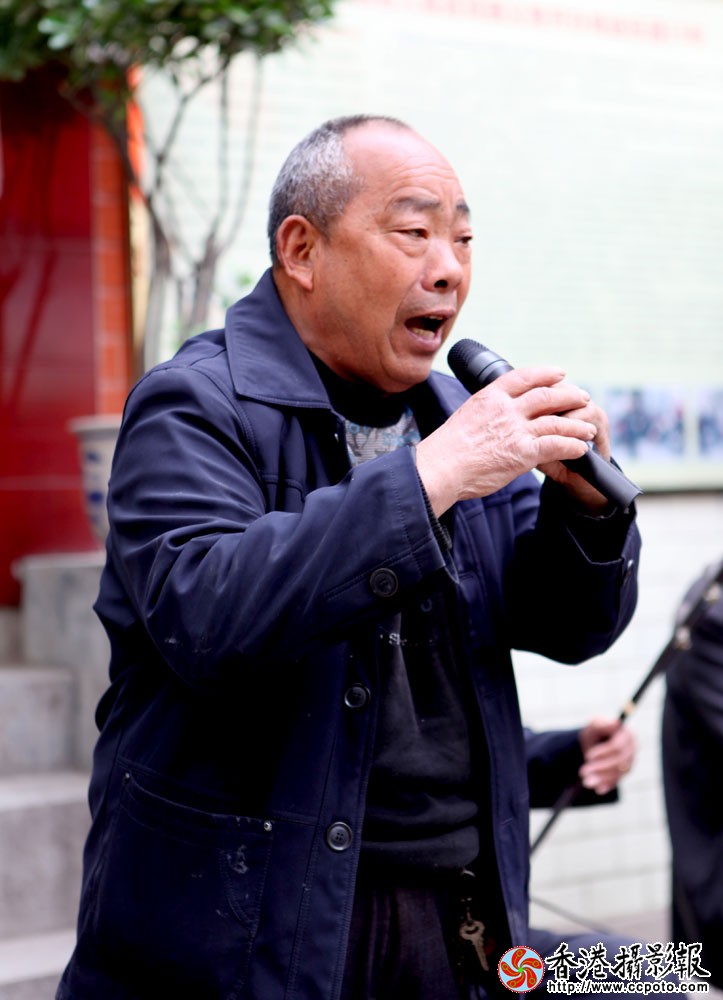 老戏迷演唱.JPG