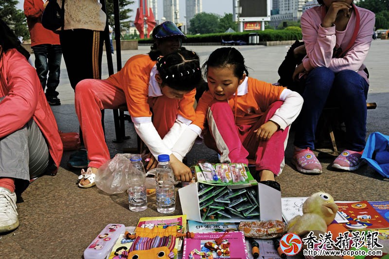 童心义卖公益集市活动随拍4..jpg