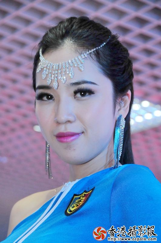 蓝衣少女