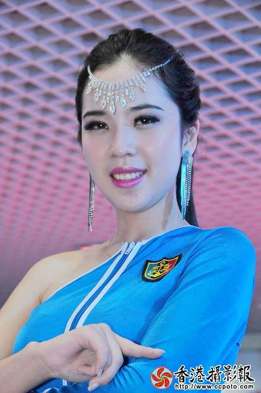 蓝衣少女
