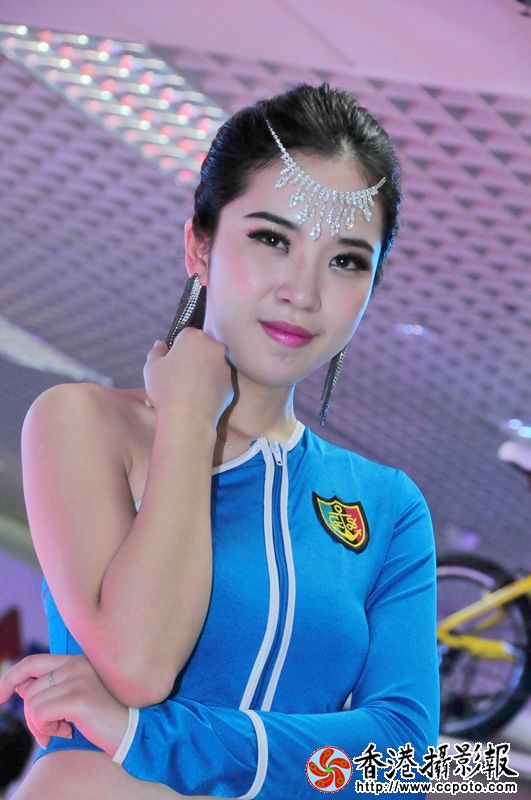 蓝衣少女