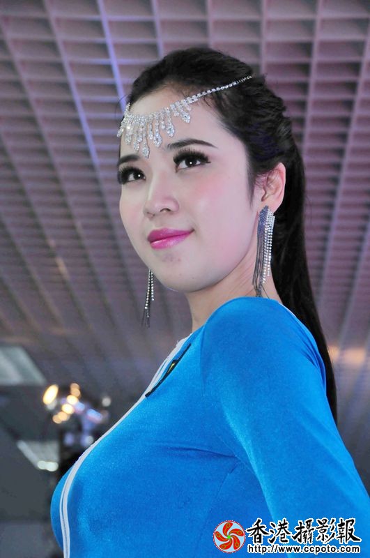 蓝衣少女
