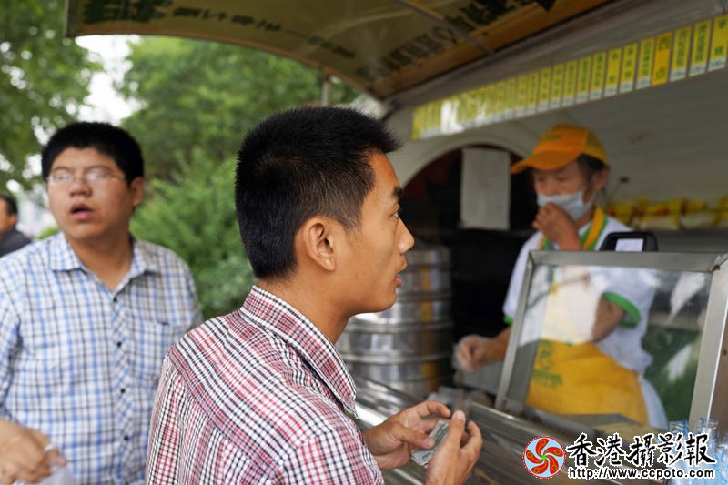 你来高考我送早餐17..jpg