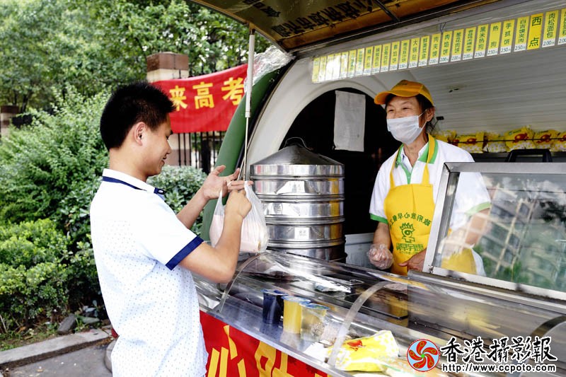 你来高考我送早餐19..jpg