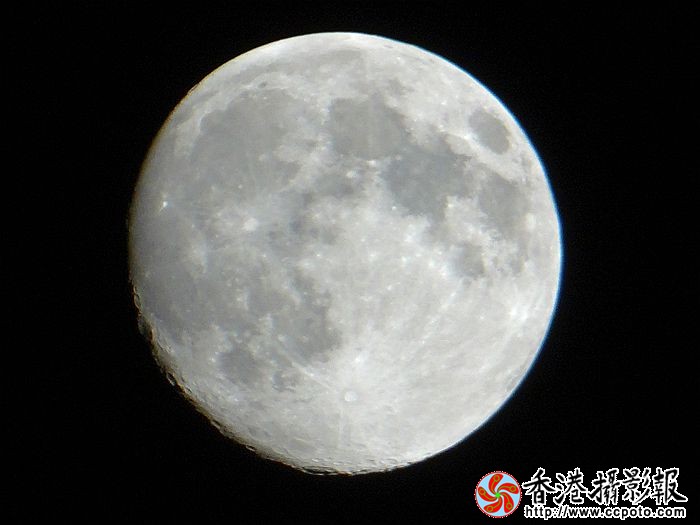 圆圆月儿挂天空
