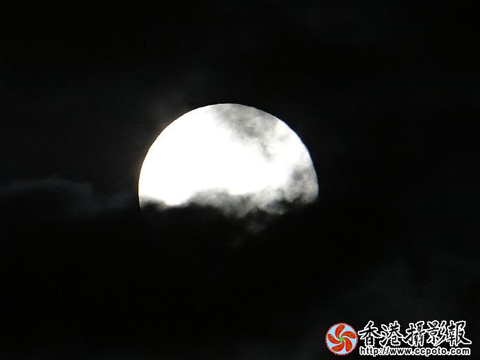 乌云遮月