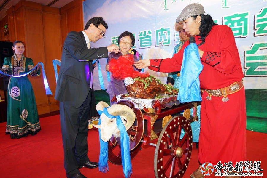 按蒙古习惯开羊大吉.JPG