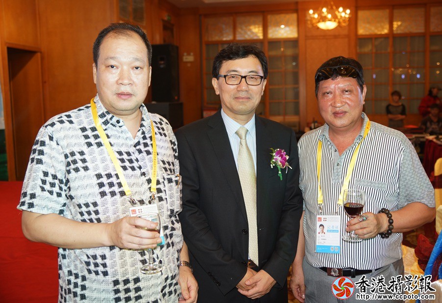 本报记者为商会成立祝贺