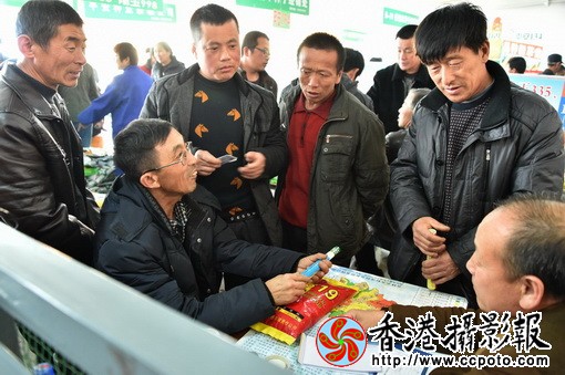 交款处生意红火_调整大小.JPG