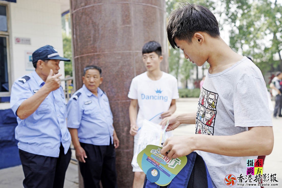 走向考场13..jpg