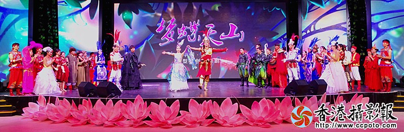 根据新疆天山那拉提山脉喀班巴依峰美丽传说改编的大型原创歌舞剧《梦蝶天山》在巩留县.jpg