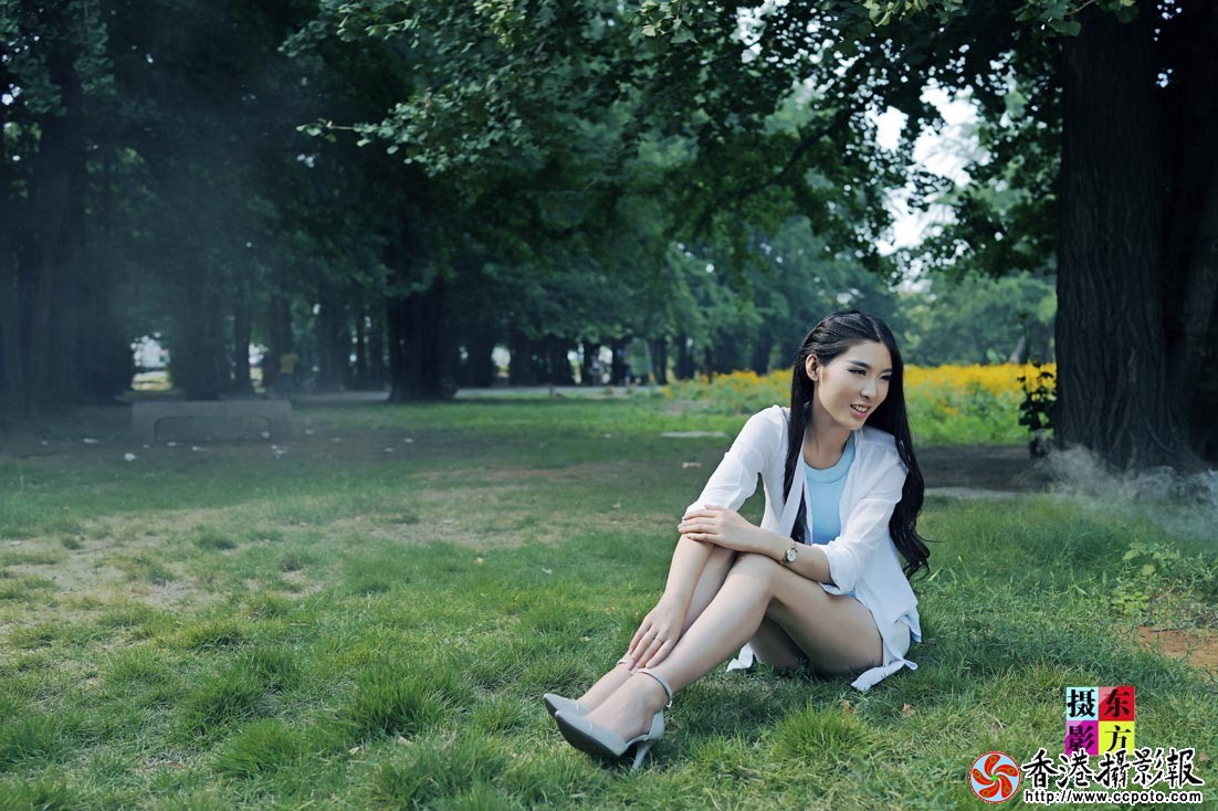 夏至银杏林清新美女2..jpg