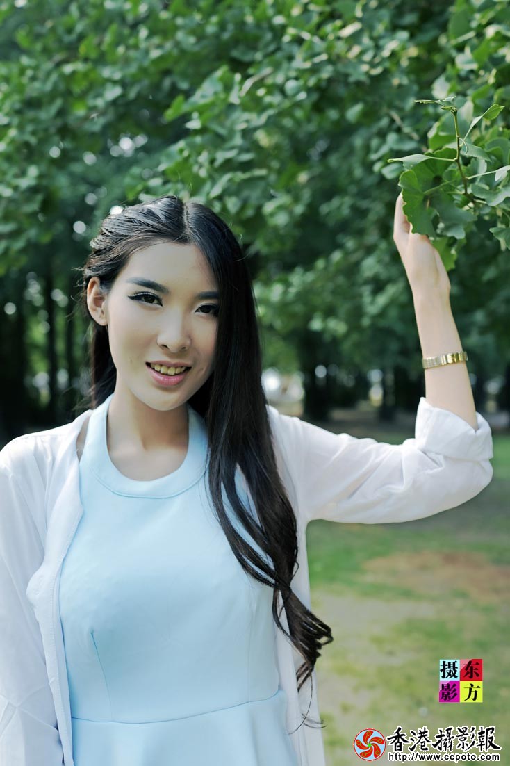 夏至银杏林清新美女13..jpg