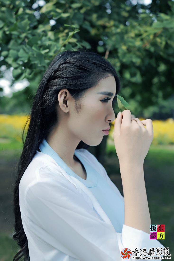 夏至银杏林清新美女14..jpg