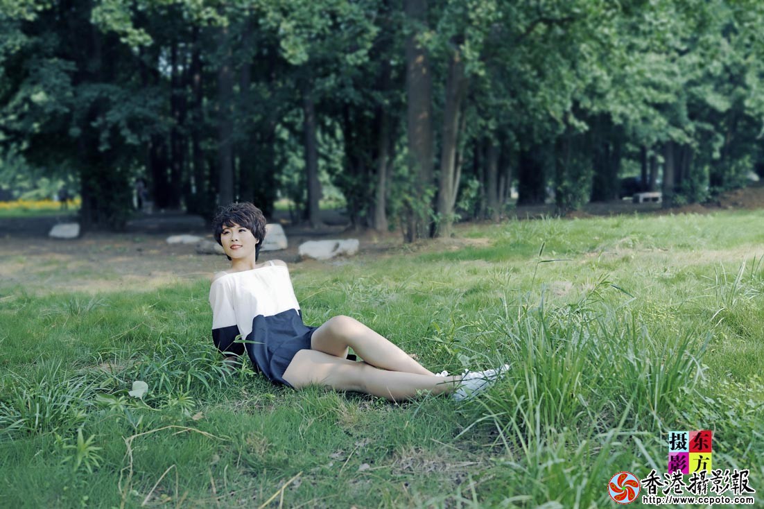 夏至银杏林清新美女39..jpg