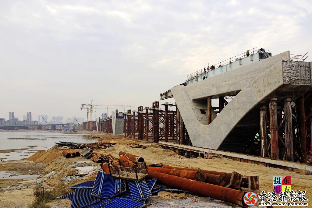 南京路大桥施工现场随拍1..jpg