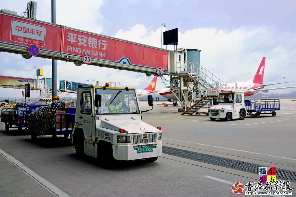 行李车来了..jpg
