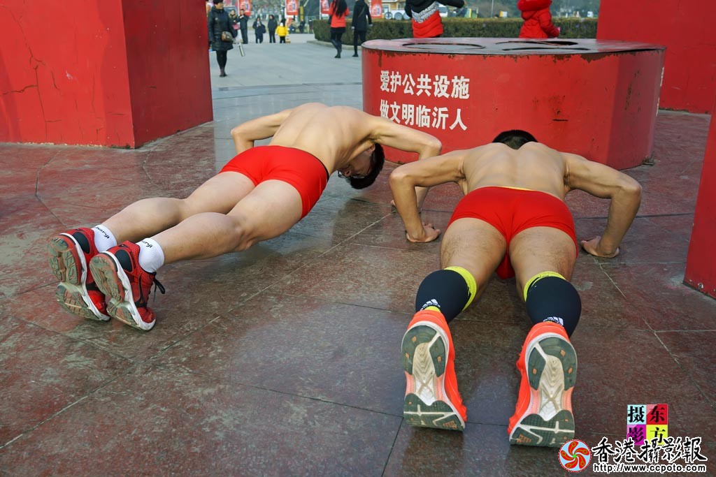 三九寒天光猪跑5..jpg