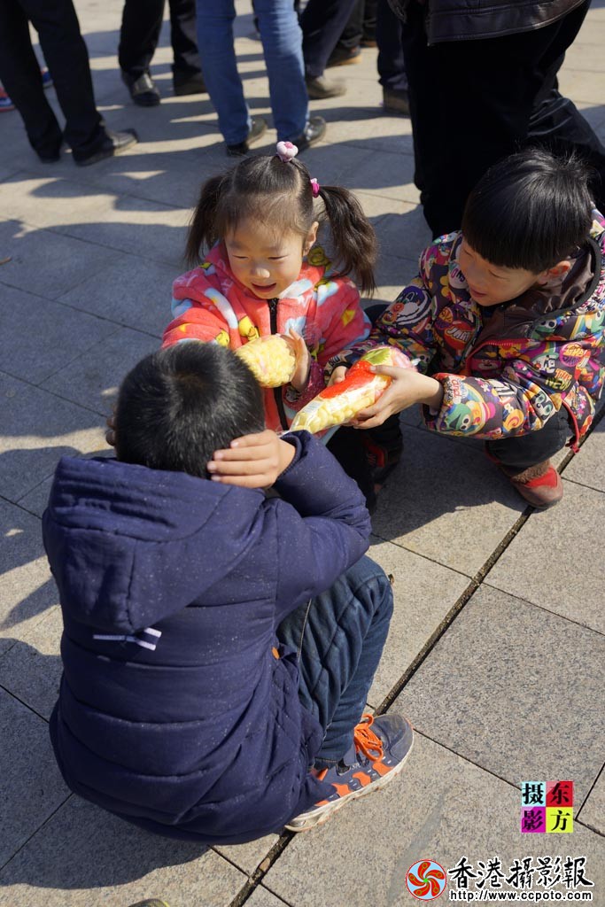孩子们的秧歌节12..jpg