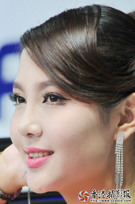 红衣美女