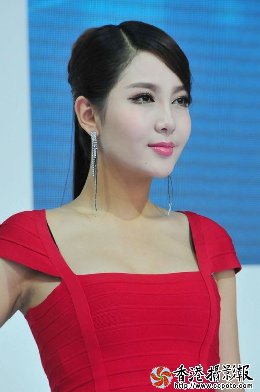 红衣美女