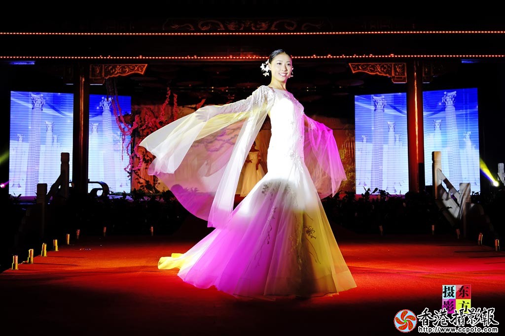 婚纱走秀1..jpg