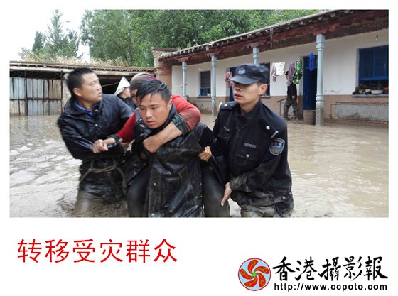 转移受灾群众1_副本.jpg