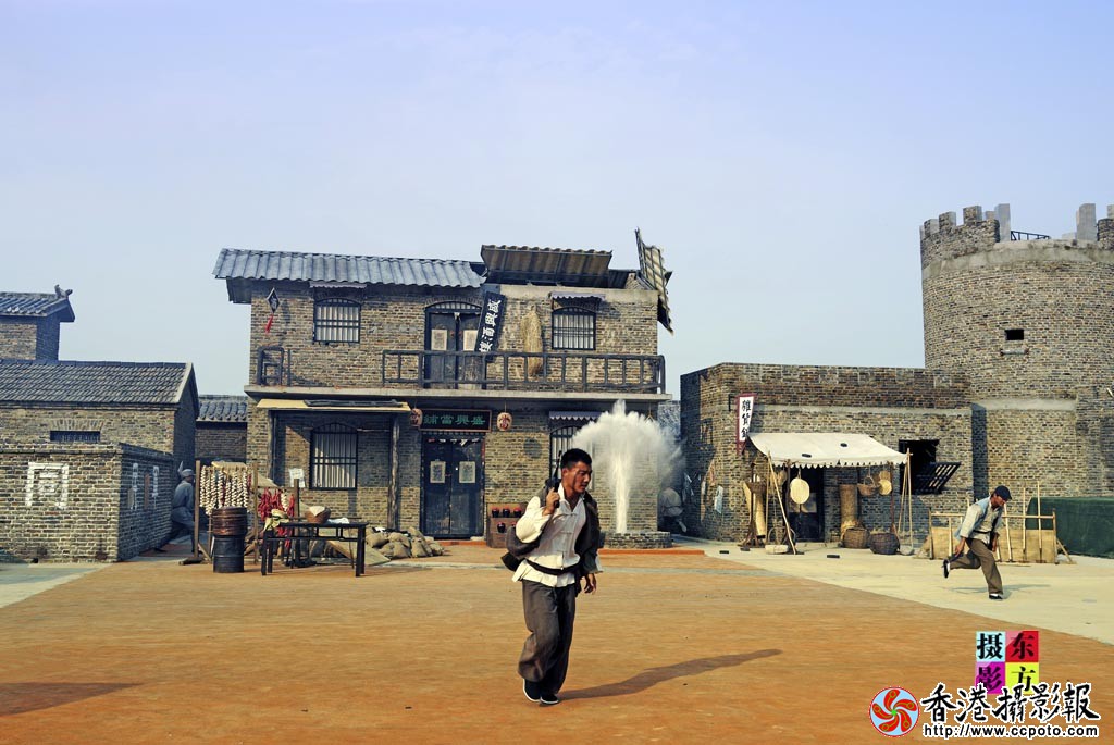 抗日实景剧《枪声就是命令》剧照38..jpg