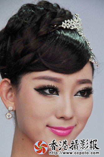 红衣女模